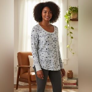 VICTORIA’S Secret Thermal Top Navy Star design Light Blue Size Medium